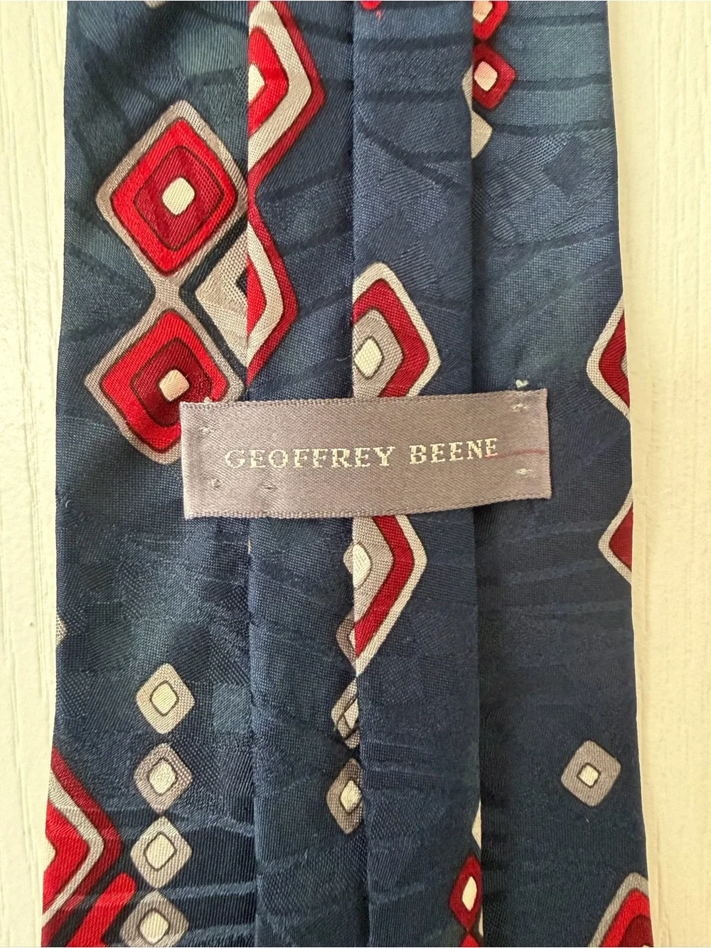 Geoffrey Beene Men's Silk Tie Navy Blue Red Gray Geometric Diamond Necktie - Picture 5 of 6